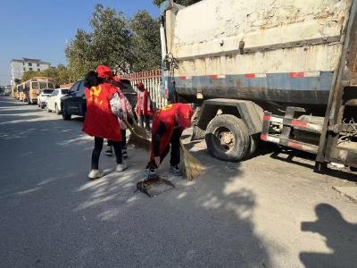 通城县石南镇中心完小：小手拉大手 洁净靓家园