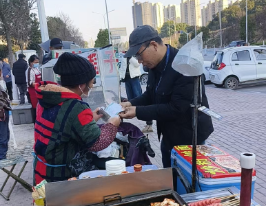 通城县城北市场监管所开展校园周边食品安全检查