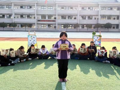 通城县大坪中心完小：草坪书香漫校园 读书分享乐无边