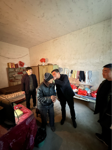 通城县石南镇花亭村筑牢独居老人低温雨雪防护网