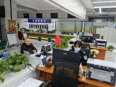 阳光下的守护 | 冬日暖警！通城公安窗口的暖心服务不打烊