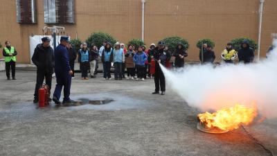 通城县银城社区联合消防大队开展“消防进家·平安过年”主题活动