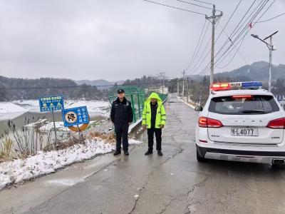 寒潮砺警心 巡逻护民安|通城县石南派出所筑牢低温雨雪天气道路安全防线