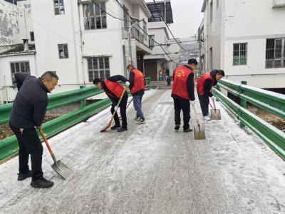 风雪砺初心 实干暖民心|通城县麦市镇冷塅村干群同心战冰雪保民生