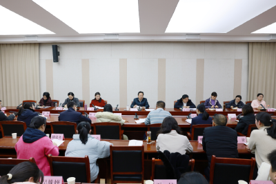 通城县召开党外干部座谈会