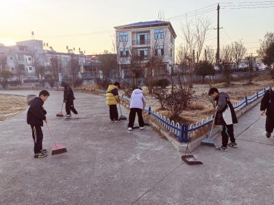 【清洁家园在行动】通城县沙堆镇中心完小：师生齐动手 清洁家园焕新颜