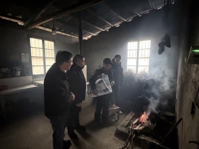 通城县石南镇虎岩村：冬春救助传暖意 温情帮扶护民安