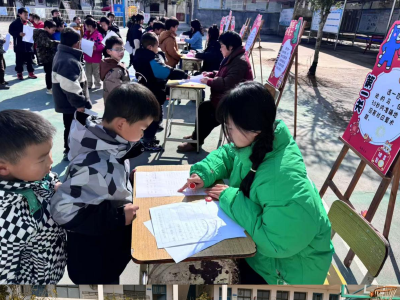 通城县石南镇牌合完小一、二年级开展“无纸笔测试”趣味闯关活动