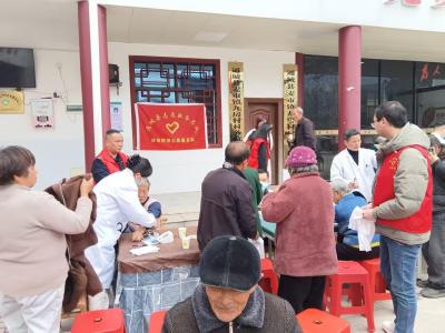 通城县麦市镇：健康服务进乡村 爱心义诊暖寒冬