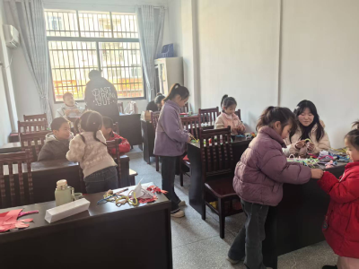 通城县隽水镇石泉社区：暖冬“童”行  爱心托管点亮寒假