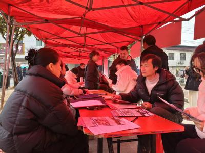 通城县四庄乡：家门口的“春风”暖 招聘会开到了心坎