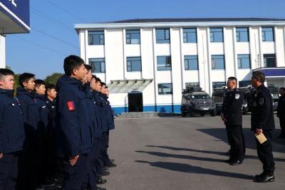 通城县公安局开展春节前集中走访慰问活动