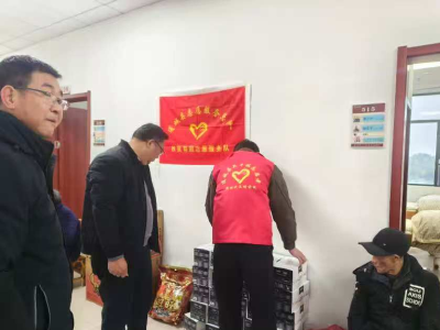 通城县关刀镇开展“新春送福袋 关怀暖新年”空巢老人慰问行动