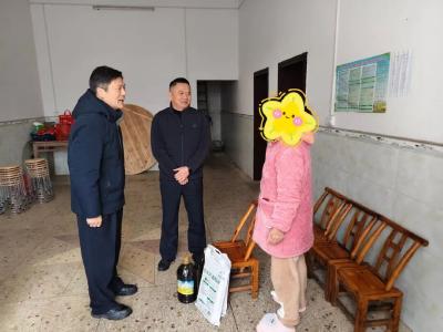 岁寒情更浓 慰问暖人心｜通城公安节前走访慰问 把关怀送到群众心坎上