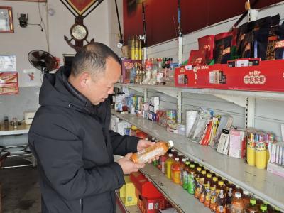 通城县隽水镇新塔小学：筑牢安全防线 净化校园环境