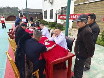 【文明实践】通城县石南镇 ： 春风送暖学雷锋 爱心义诊暖民心