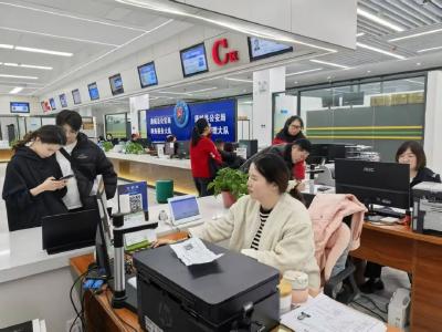 巾帼绽芳华！通城警花的“双重暖心”守护