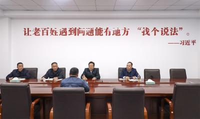 黄建平到县信访接待中心接待来访群众