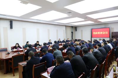 黄建平主持召开党政联席会议 传达学习省政府主要领导在通城调研时的讲话精神