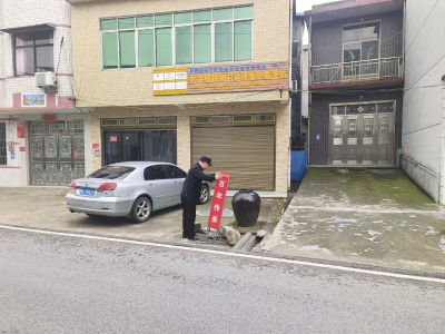 通城县北港镇：清理街边“小广告” 美丽乡镇“焕新颜”