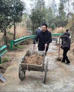 【清洁家园在行动】通城古龙社区：村民自发清路 共筑美好家园