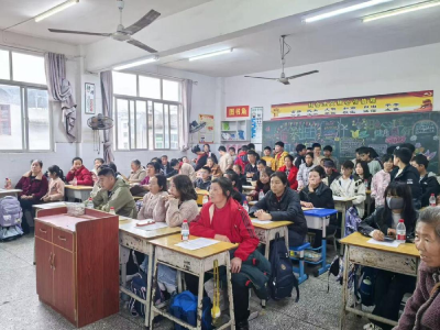 通城县石南镇中心小学召开春季家长会  家校携手共育未来