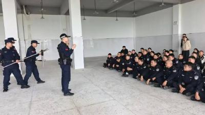 通城公安推进辅警规范化建设 分批开展脱产轮训