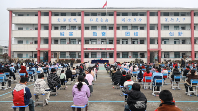 通城县司法局组织社矫对象开展“学雷锋 塑新生 暖童心”志愿活动