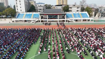 通城县第二高级中学举行2026年春季开学典礼