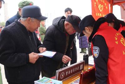 学雷锋践初心 反诈禁毒护平安 | 通城公安开展志愿服务暖人心