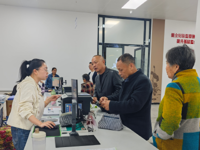 通城县五里镇：综窗受理“一站式”，医保业务“加速办”