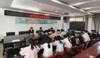 麦市镇落实2026年“干部素质提升深化拓展年”——这堂“五四”课  开在英雄长眠地