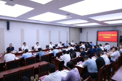 长江产业投资集团来通城县考察交流
