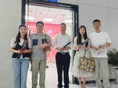通城民政：“浪漫520·为爱颁证”集体仪式 引领文明婚俗新风尚 