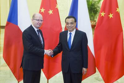 李克强会见捷克总理索博特卡