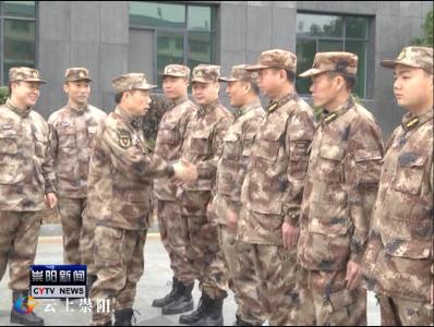 省军区参谋长杨万军到县人武部检查指导正规化建设工作