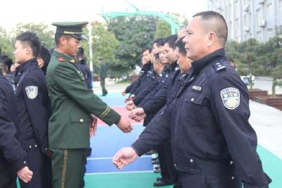 网易：崇阳警方教育整训拉开序幕 “情人节”忙练兵