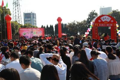 今天以后，我就是成年人啦！ ----县龙阳高中2017年十八岁成人典礼活动扫描
