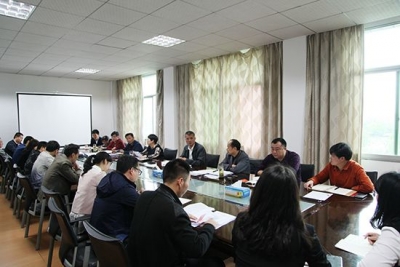 县委书记、县人大常委会主任杭莺为县委办公室机关党员讲授廉政党课