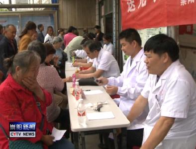 县医院到桂花泉镇开展“爱眼日”义诊活动