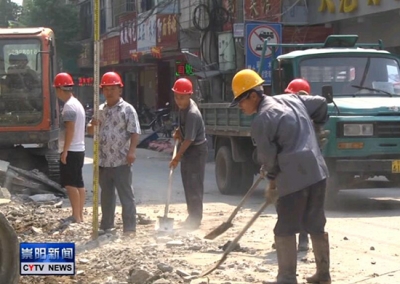 战高温 抢进度 全力推进城市惠民工程建设