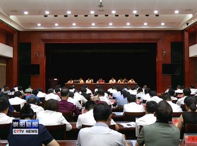 县委十四届五次全体（扩大）会议召开第一次会议