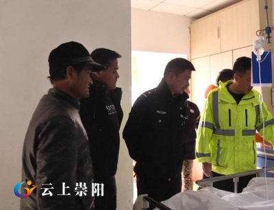 湖南七旬老人走失遭遇车祸 崇阳交警紧急施救帮寻亲