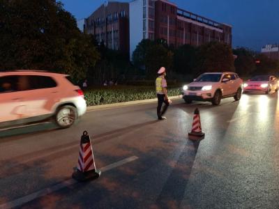 崇阳警方多点设卡，集中开展“三驾”夜查行动