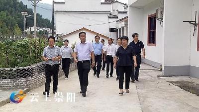 嘉鱼县党政代表团到崇阳县考察