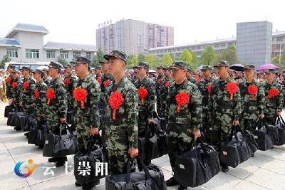 崇阳：100名新兵应征入伍奔赴军营