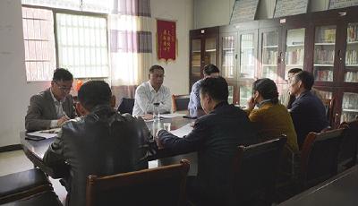 郑俊华到天城镇白泉村调研软弱涣散基层党组织整顿工作