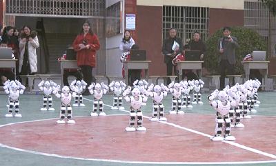和机器人跳舞、让无人机穿梭......崇阳这所学校的孩子“玩”嗨了！