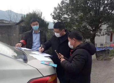 崇阳县商务局驻村工作队：齐心协力 共同抗疫！