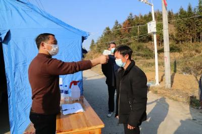 崇阳检察：组织落实群防群控措施 当好帮扶村守护人